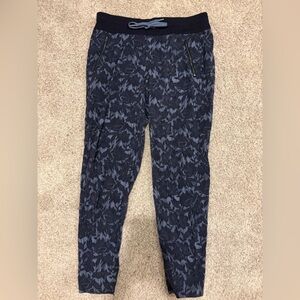 Athleta Trekkie North Jogger – Blue Leaf Print – Size 12/T Tall